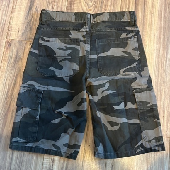 NWT Boys camouflage wrangler shorts size 12 regular - Picture 3 of 7